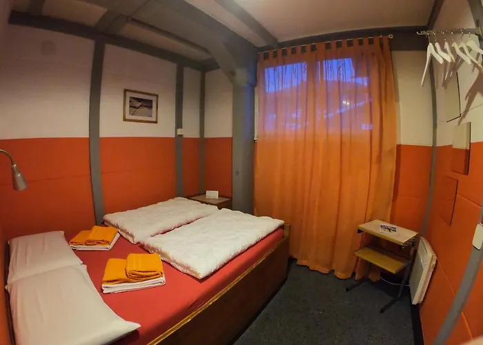 Hostel Downtown - Unique Simple Central *