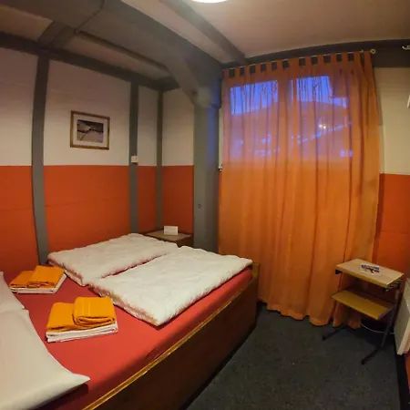 Hostel Downtown - Unique Simple Central *