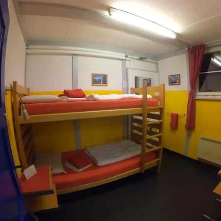 Hostel Downtown - Unique Simple Central Γκρίντελβαλντ