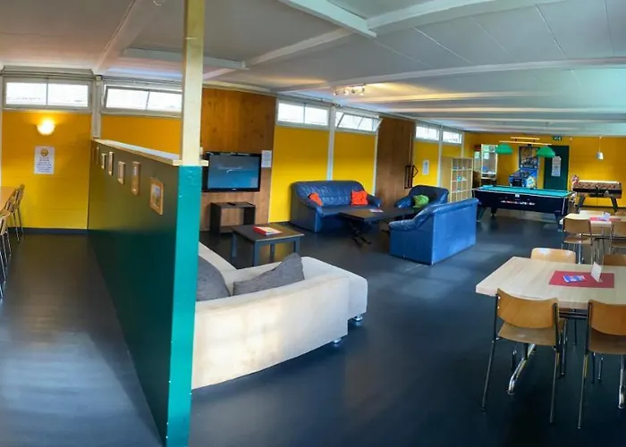 Downtown - Unique Simple Central Hostel