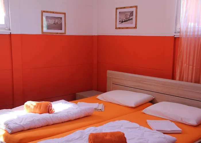 Hostel Downtown - Unique Simple Central