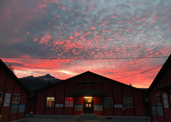 Downtown - Unique Simple Central Hostel